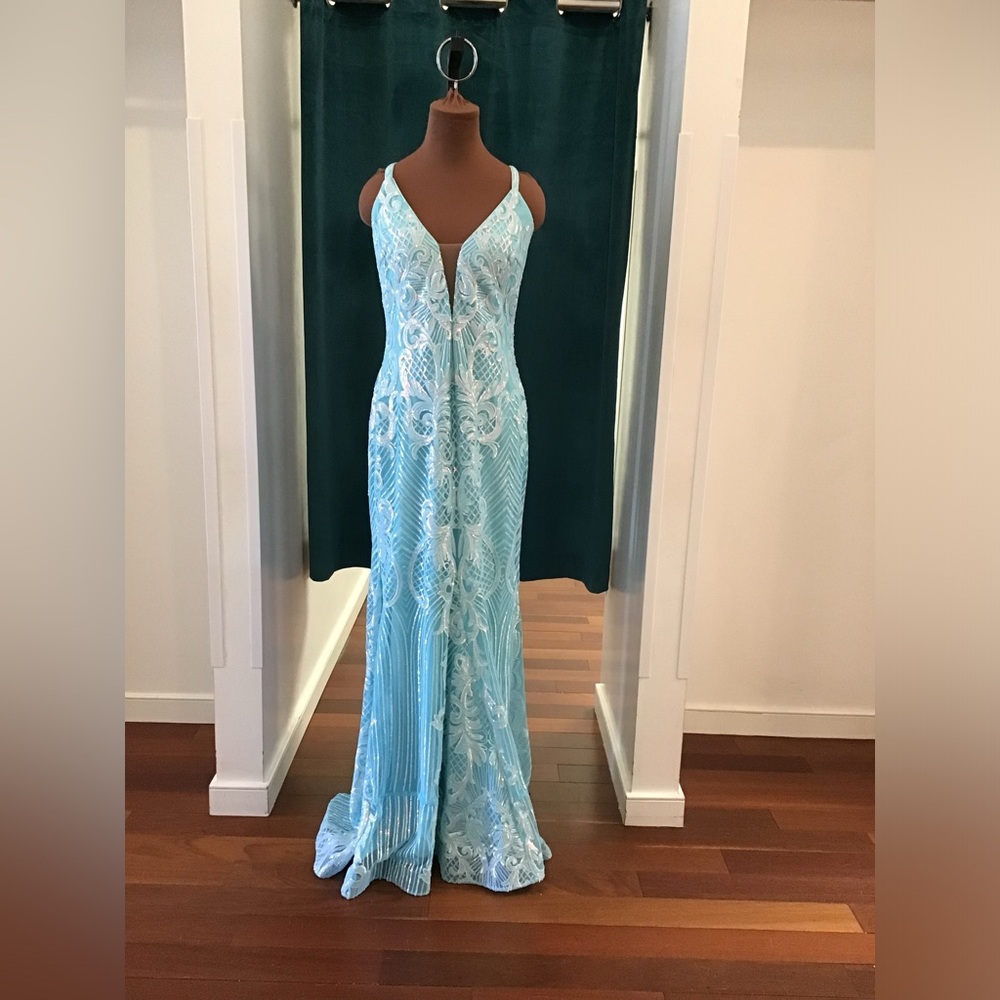 Style number: 7432 color:aqua size:14 brand: Jasz couture